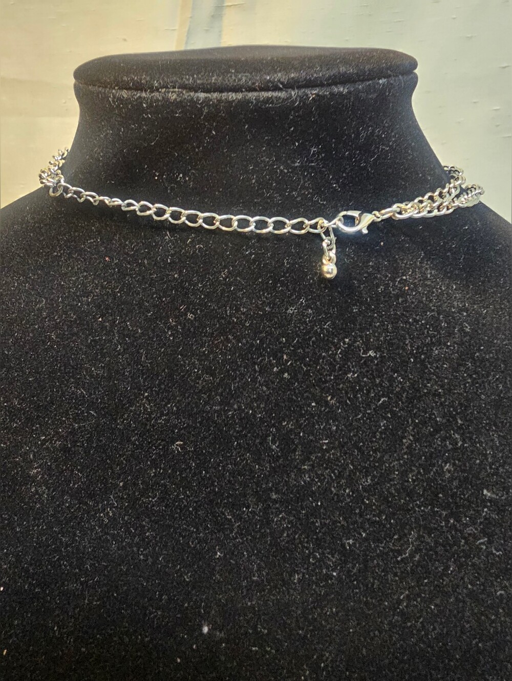 AMORE Script Silver Statement Choker - Picture 3 of 7